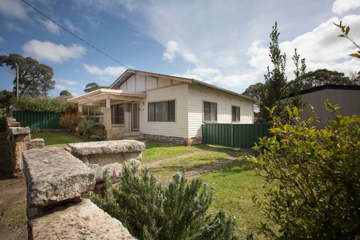 LEASED: Renovated 3 bedroom bungalow North Nowra!