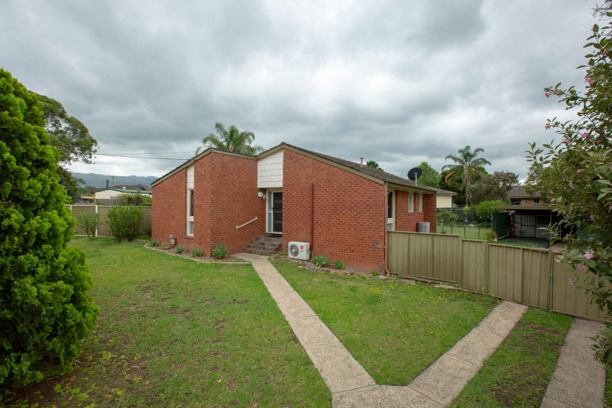 Comfortable modernised 3 bedroom brick home- Bomaderry South Coast