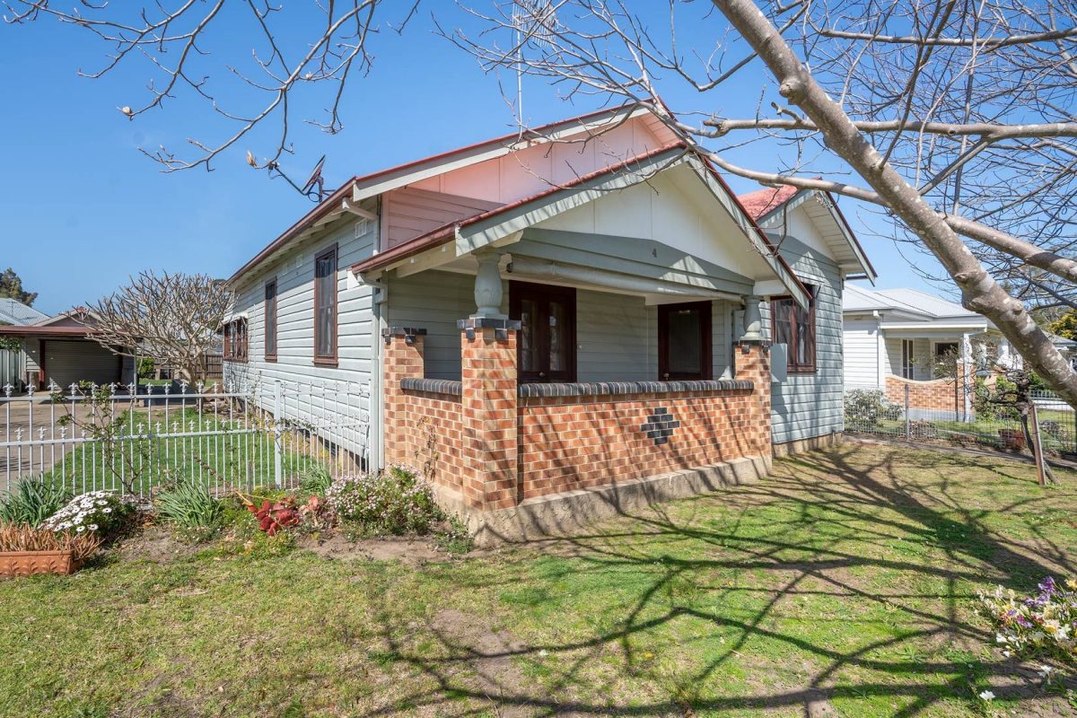 LEASED: Approx C1930’s cottage – close to Berry CBD