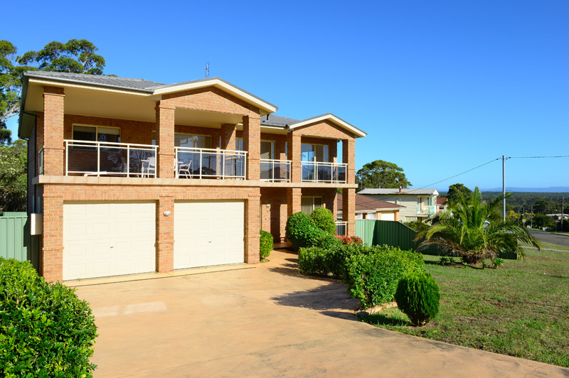 South Coast-Two storey 5 bedroom 3 bathroom home-1.1klms walking to Collingwood Beach- Jervis Bay!